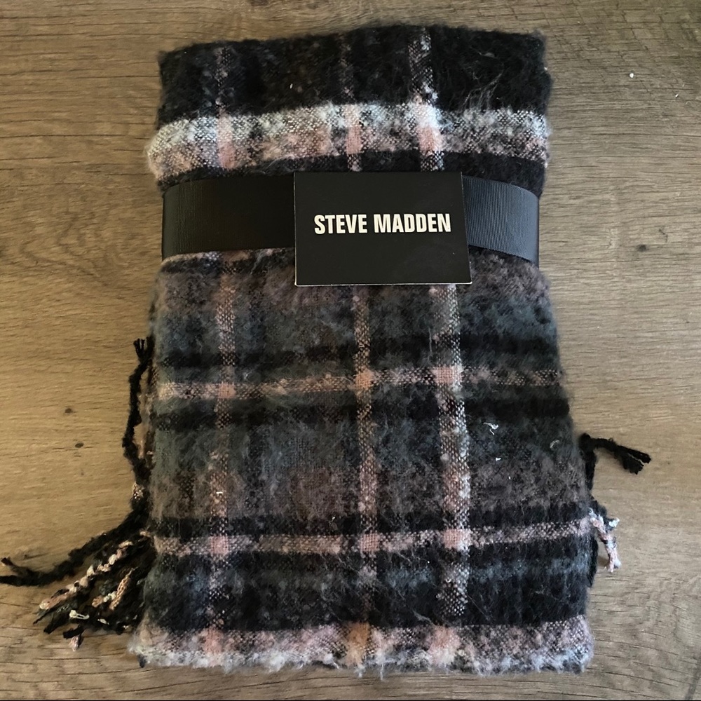 Steve Madden scarf